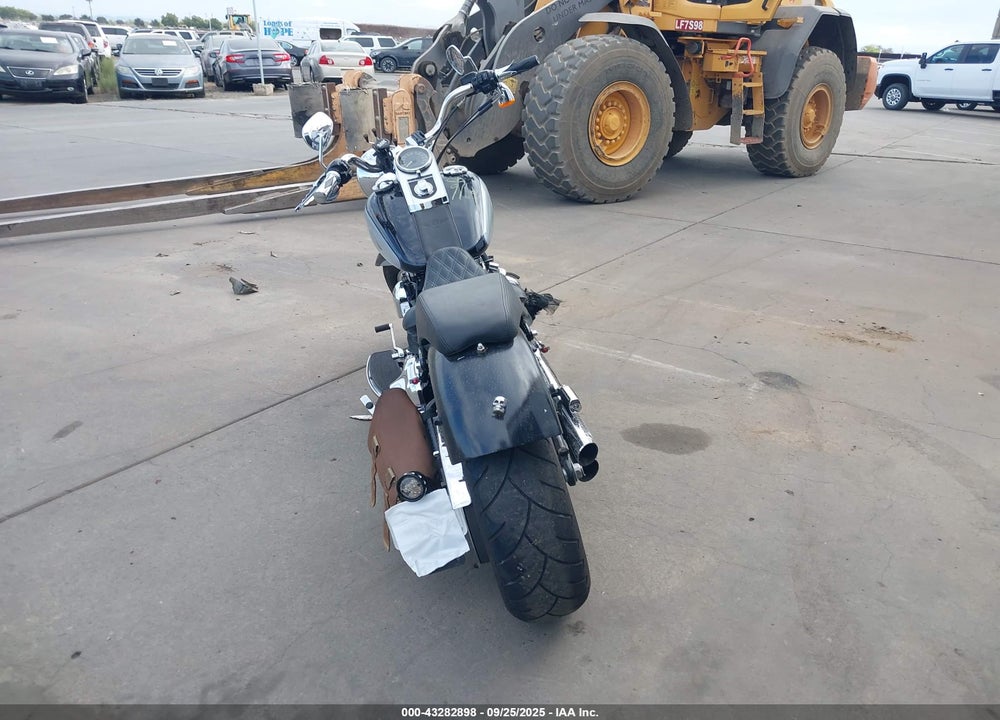 2012 HARLEY-DAVIDSON FLSTF VIN: 1HD1BXV31CB043070