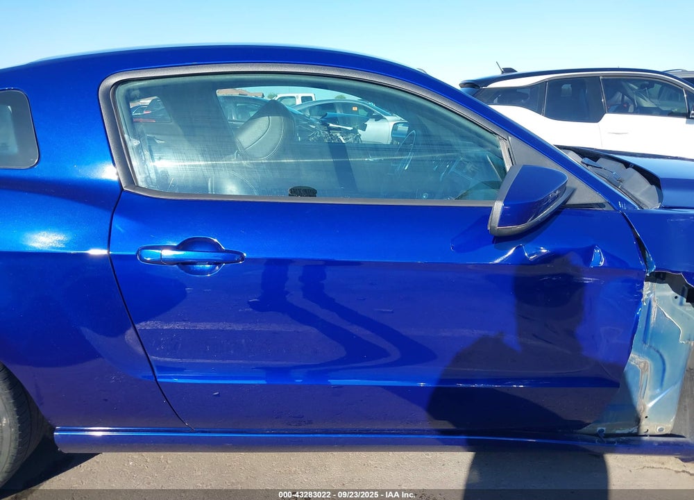 2014 FORD MUSTANG VIN: 1ZVBP8CF5E5200527