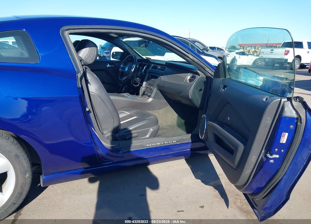 2014 FORD MUSTANG VIN: 1ZVBP8CF5E5200527