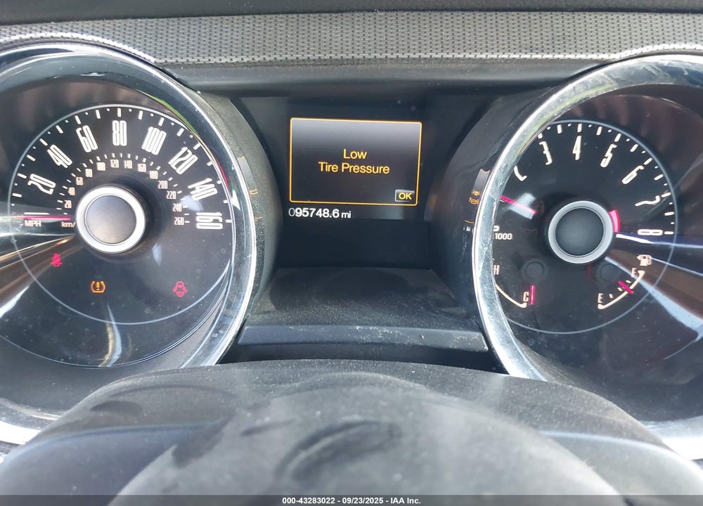 2014 FORD MUSTANG VIN: 1ZVBP8CF5E5200527
