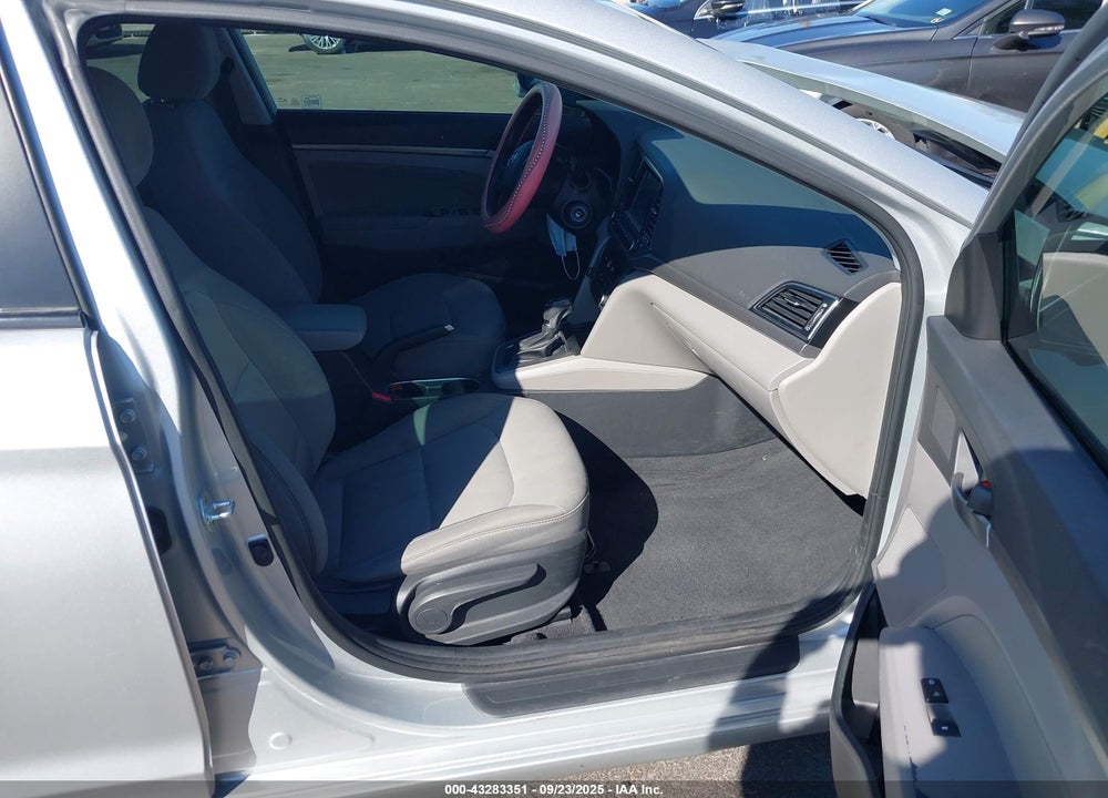 2018 HYUNDAI ELANTRA VIN: 5NPD84LF6JH284532