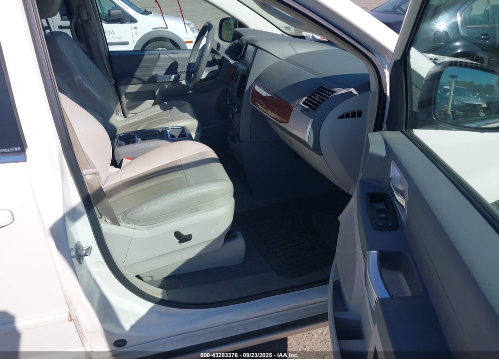 2008 CHRYSLER TOWN & COUNTRY TOURING VIN: 2A8HR54PX8R673000