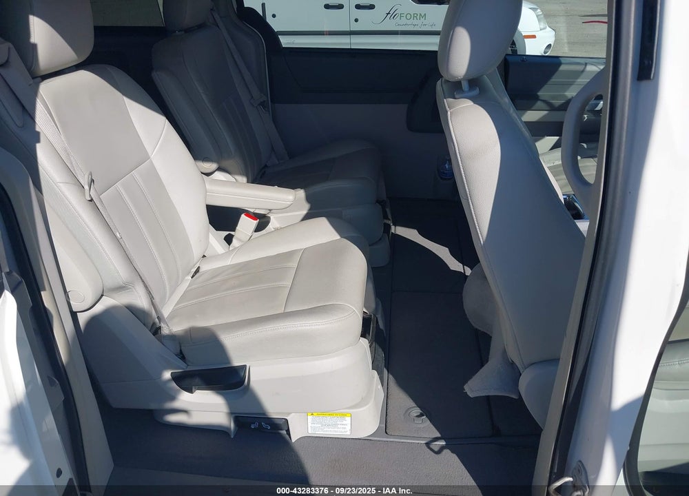 2008 CHRYSLER TOWN & COUNTRY TOURING VIN: 2A8HR54PX8R673000