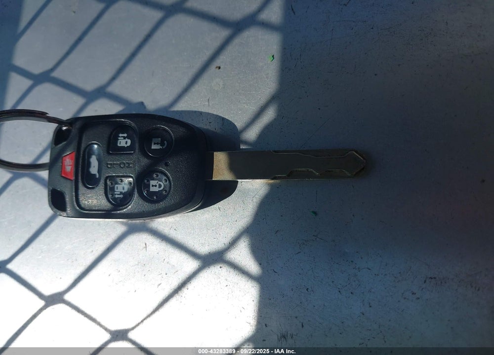 2011 HONDA ODYSSEY EX-L VIN: 5FNRL5H64BB012063