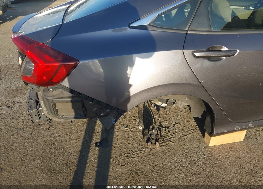 2018 HONDA CIVIC VIN: JHMFC1F34JX012880
