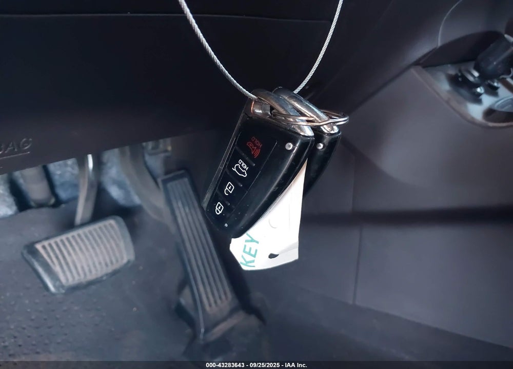 2018 HYUNDAI SANTA FE VIN: 5NMZU3LB8JH066582