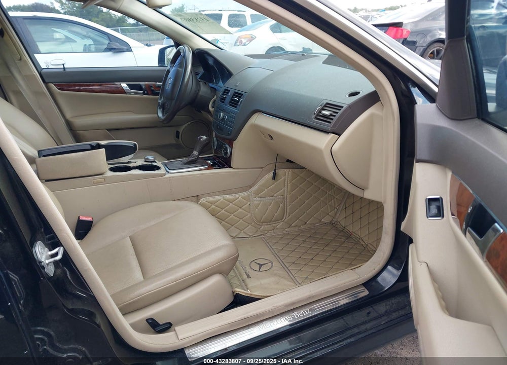 2011 MERCEDES-BENZ C CLASS VIN: WDDGF8BB4BR177813