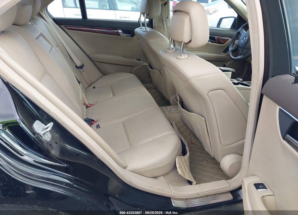 2011 MERCEDES-BENZ C CLASS VIN: WDDGF8BB4BR177813
