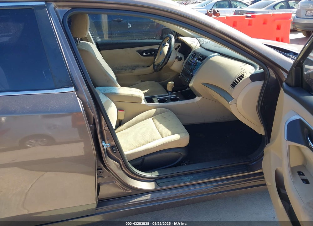 2015 NISSAN ALTIMA VIN: 1N4AL3AP3FC142588