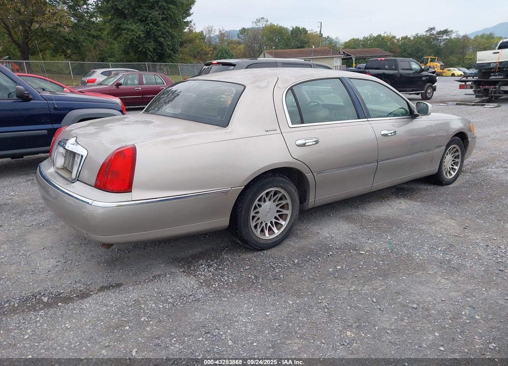 2001 LINCOLN TOWN CAR SIGNATURE VIN: 1LNHM82W81Y680168