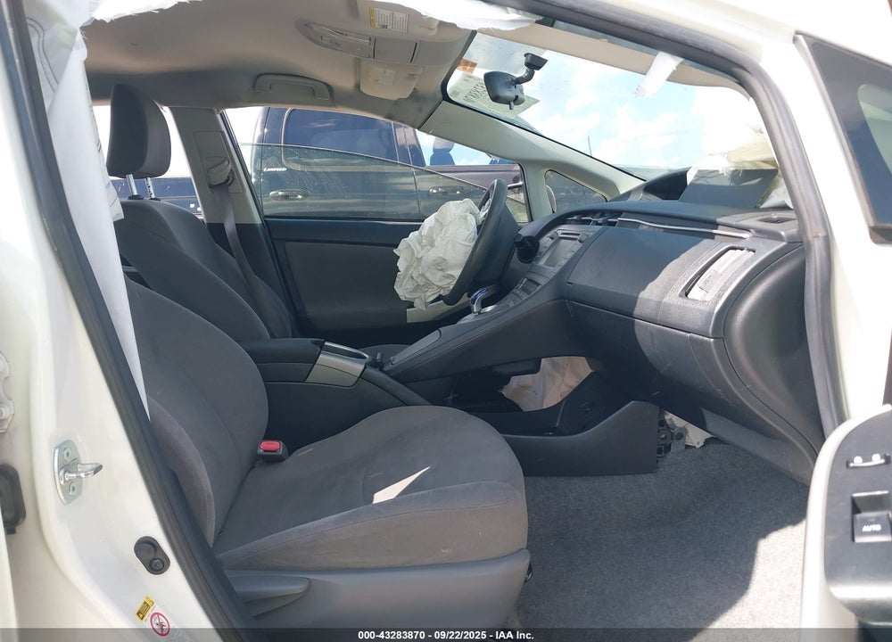 2015 TOYOTA PRIUS VIN: JTDKN3DU3F1930616