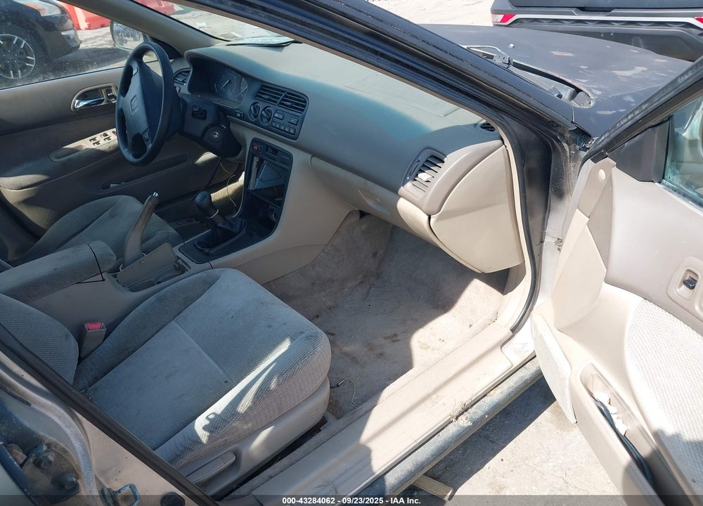 1997 HONDA ACCORD LX VIN: 1HGCD5534VA109954