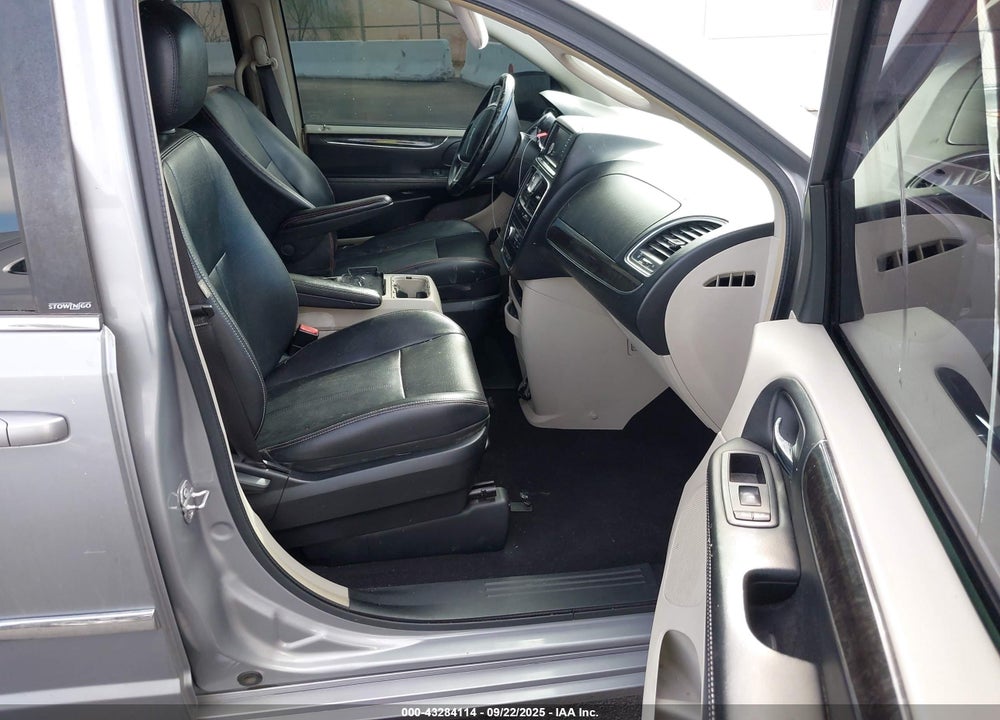 2014 CHRYSLER TOWN & COUNTRY VIN: 2C4RC1BG6ER348526