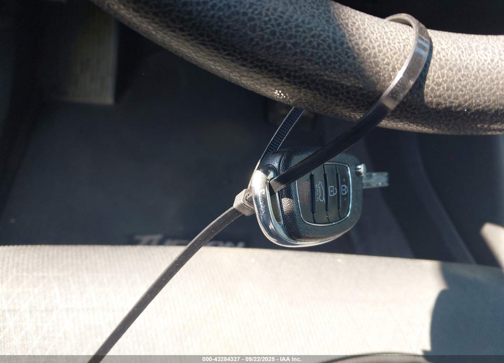 2016 HYUNDAI TUCSON VIN: KM8J3CA27GU222384