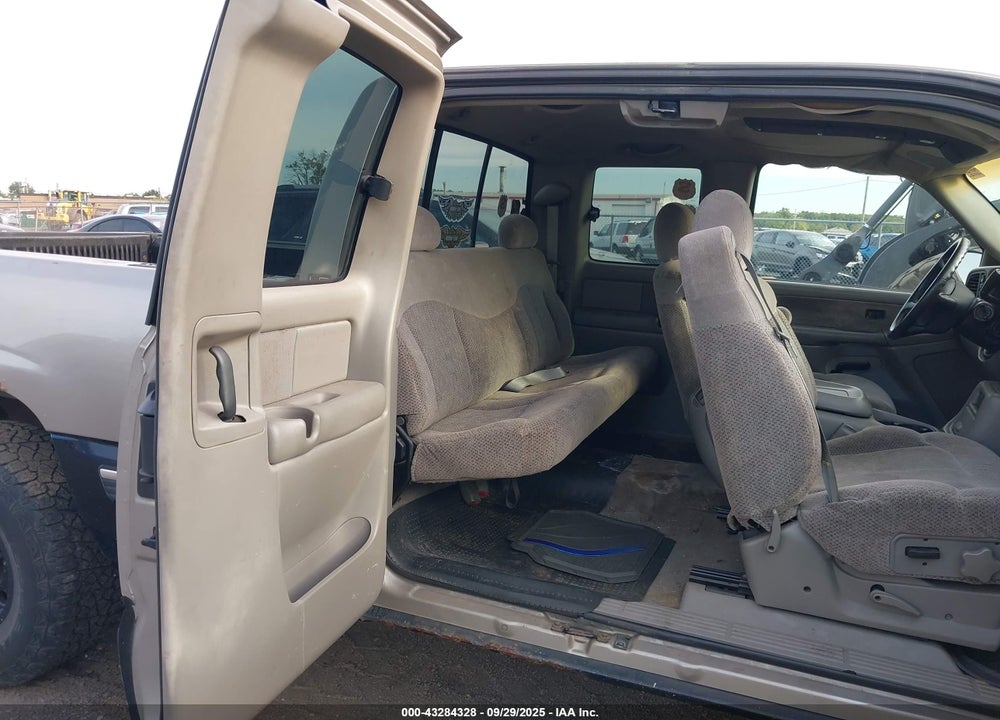 1999 CHEVROLET SILVERADO 1500 LS VIN: 1GCEK19T8XE243085