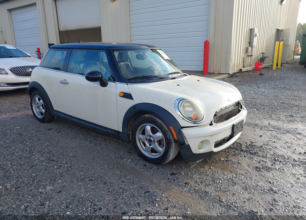 2008 MINI COOPER VIN: WMWMF33558TT64253