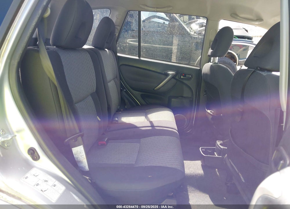 2005 TOYOTA RAV4 VIN: JTEHD20V256041566
