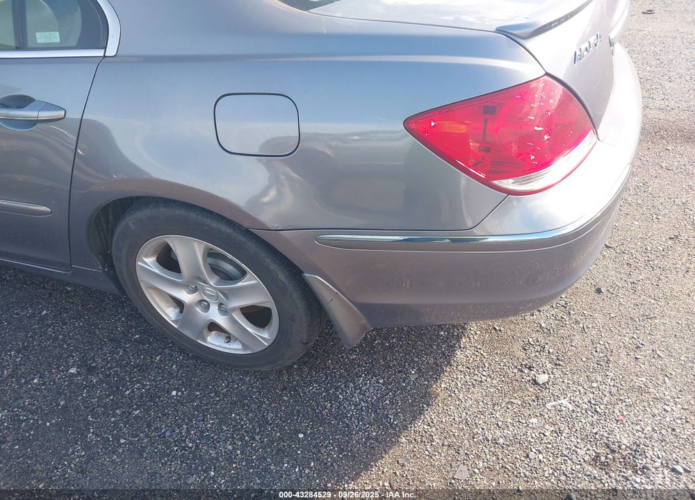 2005 ACURA RL 3.5 VIN: JH4KB165X5C009238