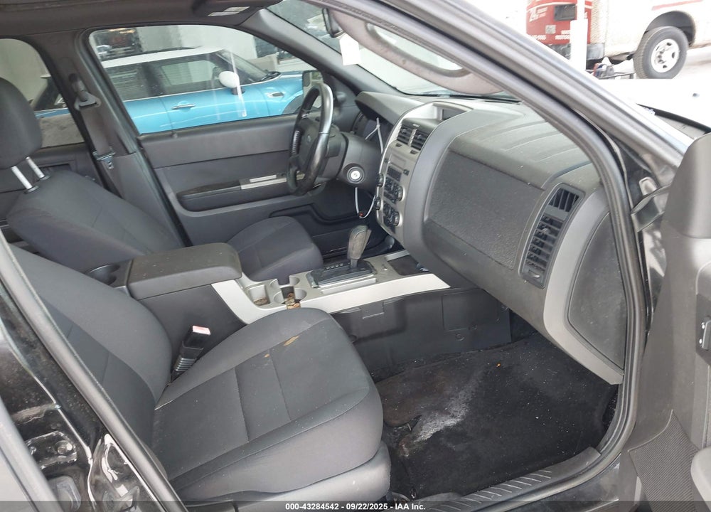 2011 FORD ESCAPE VIN: 1FMCU0DG8BKB10676