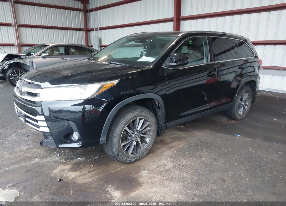 2019 TOYOTA HIGHLANDER XLE VIN: 5TDJZRFH5KS575352