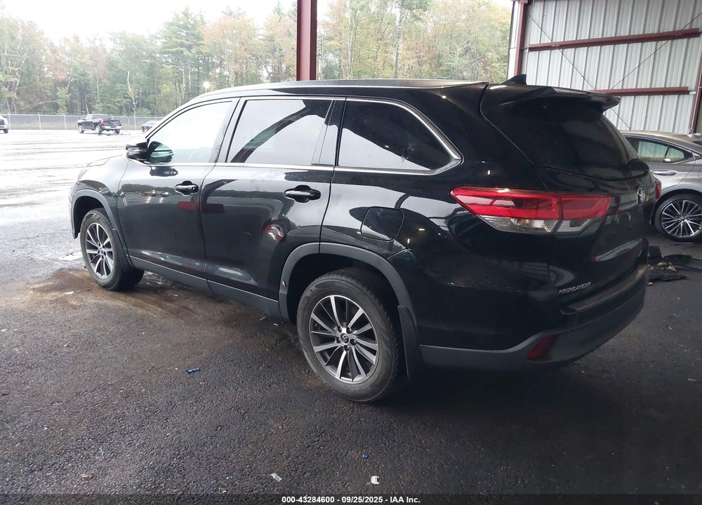 2019 TOYOTA HIGHLANDER XLE VIN: 5TDJZRFH5KS575352