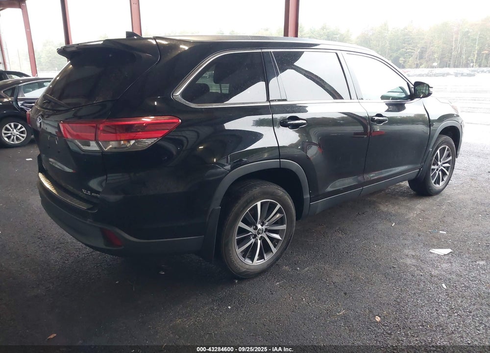 2019 TOYOTA HIGHLANDER XLE VIN: 5TDJZRFH5KS575352
