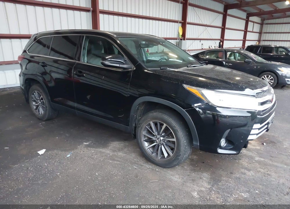 2019 TOYOTA HIGHLANDER XLE VIN: 5TDJZRFH5KS575352