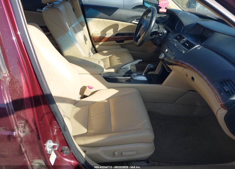 2011 HONDA ACCORD VIN: 1HGCP3F87BA000972