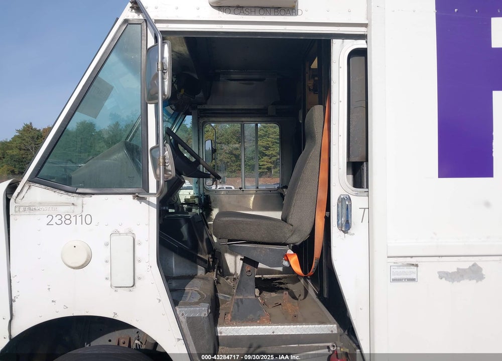 2005 FREIGHTLINER CHASSIS VIN: 4UZAANBW85CV19038