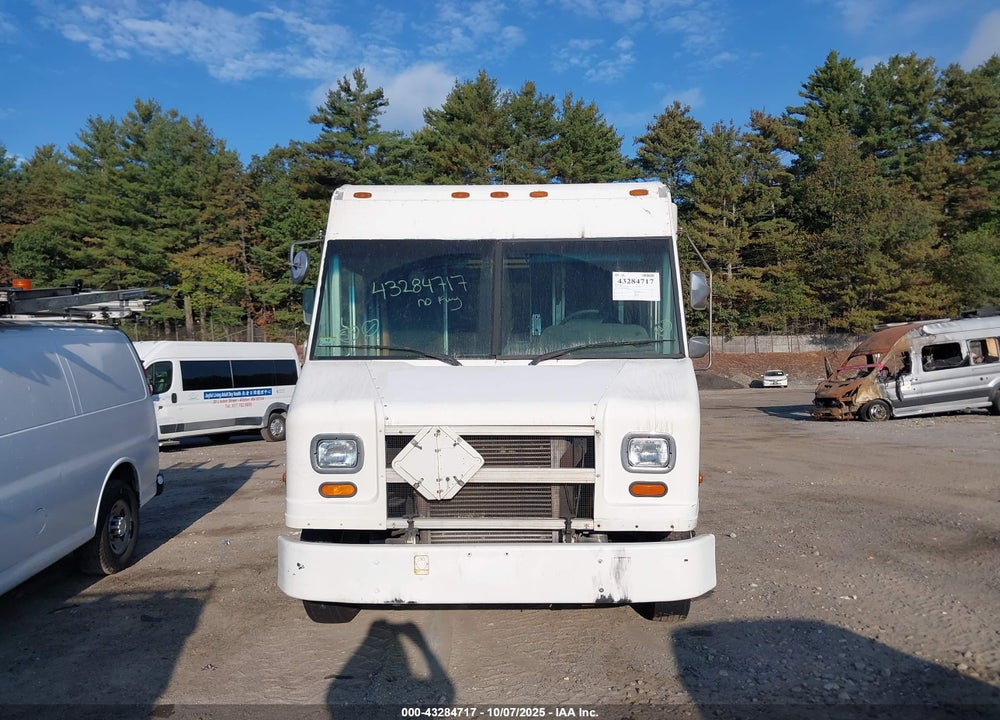 2005 FREIGHTLINER CHASSIS VIN: 4UZAANBW85CV19038