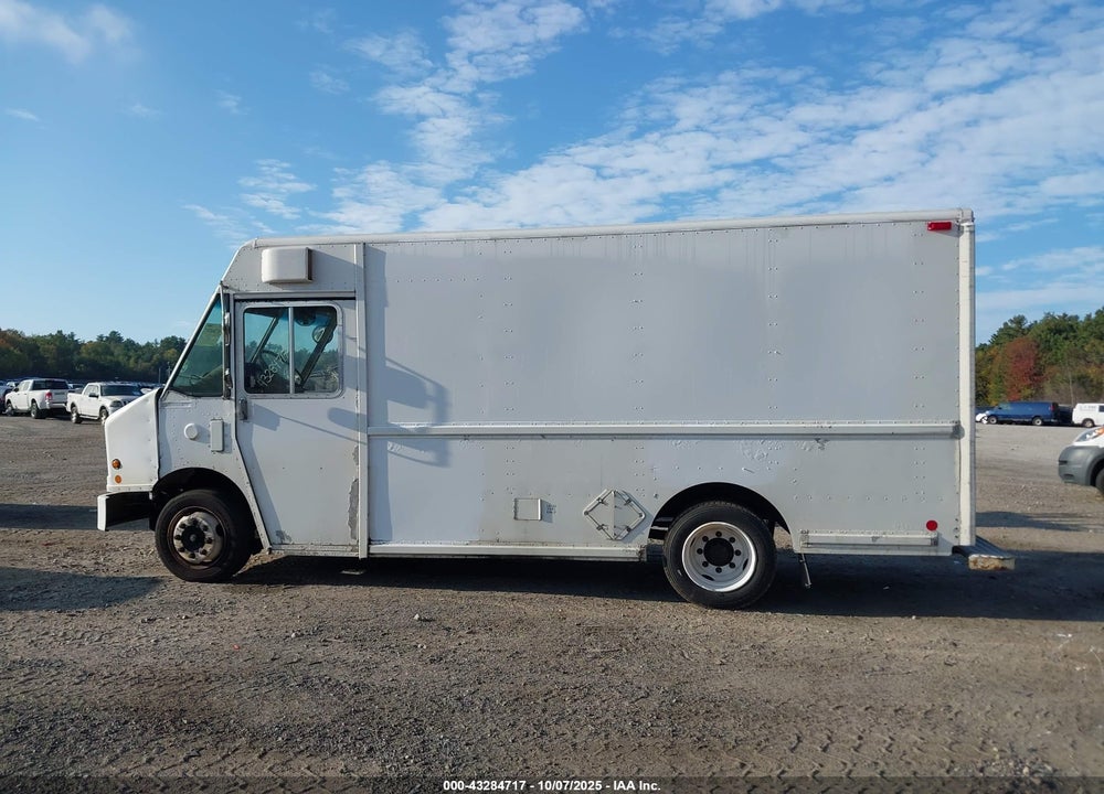 2005 FREIGHTLINER CHASSIS VIN: 4UZAANBW85CV19038