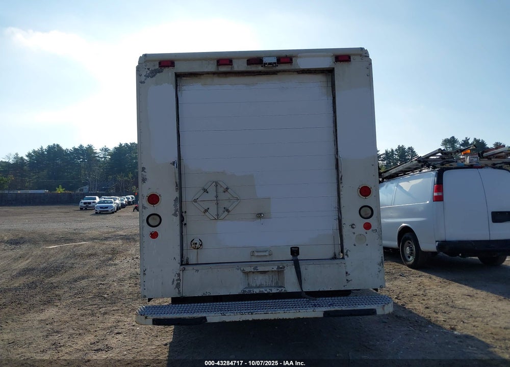 2005 FREIGHTLINER CHASSIS VIN: 4UZAANBW85CV19038