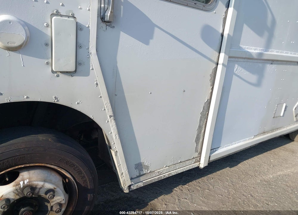 2005 FREIGHTLINER CHASSIS VIN: 4UZAANBW85CV19038