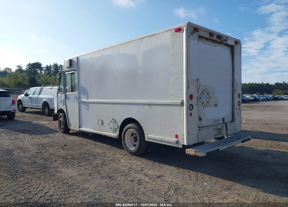 2005 FREIGHTLINER CHASSIS VIN: 4UZAANBW85CV19038