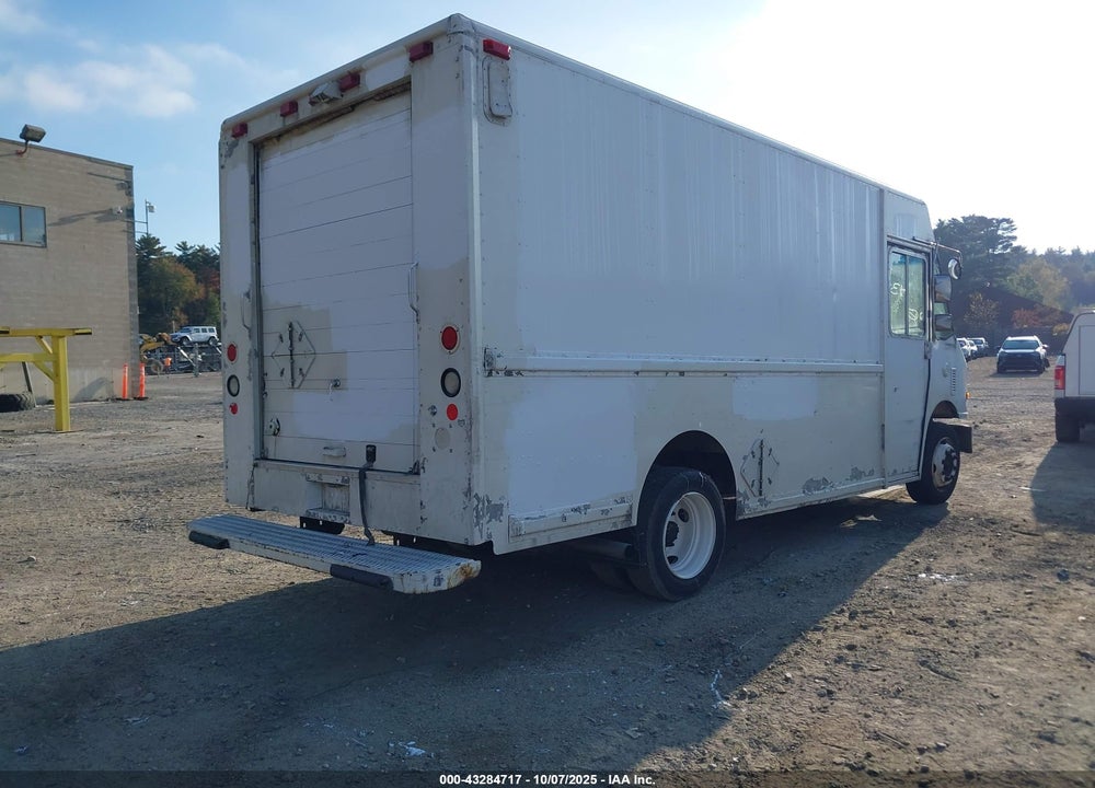 2005 FREIGHTLINER CHASSIS VIN: 4UZAANBW85CV19038