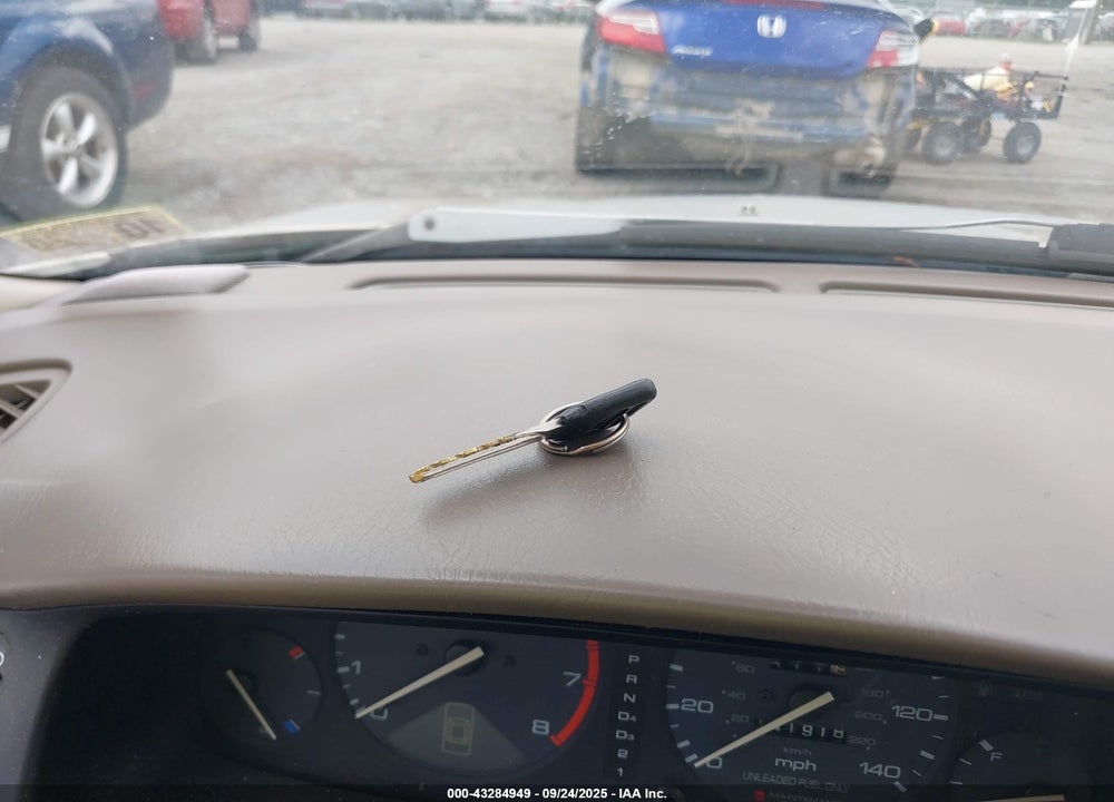 1994 HONDA ACCORD EX VIN: 1HGCD5663RA058512