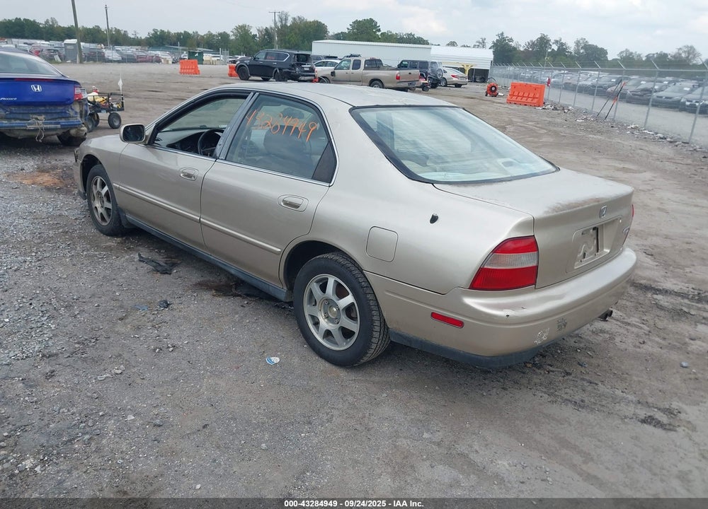 1994 HONDA ACCORD EX VIN: 1HGCD5663RA058512