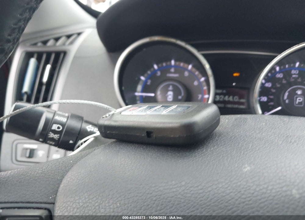 2011 HYUNDAI SONATA VIN: 5NPEC4AC6BH158197