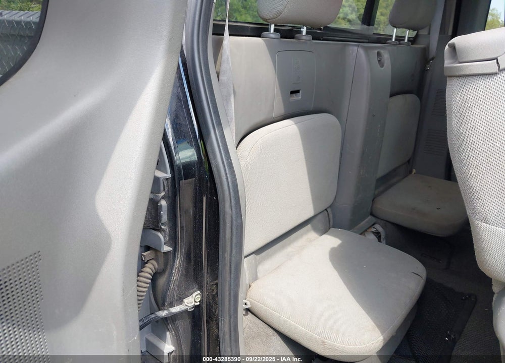 2007 NISSAN FRONTIER XE VIN: 1N6BD06T17C401271