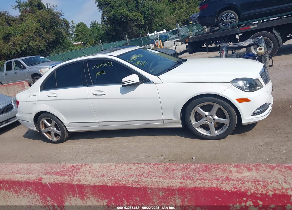 2014 MERCEDES-BENZ C 300 LUXURY 4MATIC VIN: WDDGF8AB5EA939146