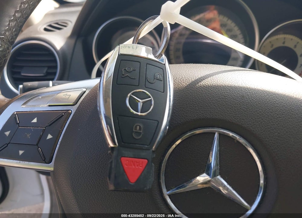 2014 MERCEDES-BENZ C 300 LUXURY 4MATIC VIN: WDDGF8AB5EA939146