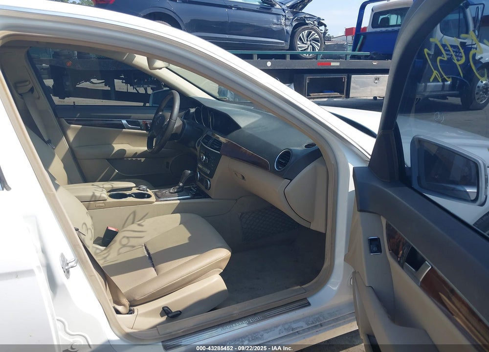 2014 MERCEDES-BENZ C 300 LUXURY 4MATIC VIN: WDDGF8AB5EA939146