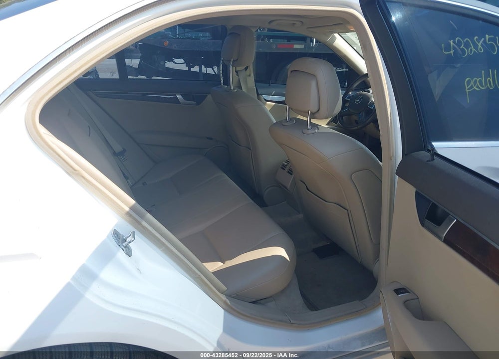 2014 MERCEDES-BENZ C 300 LUXURY 4MATIC VIN: WDDGF8AB5EA939146