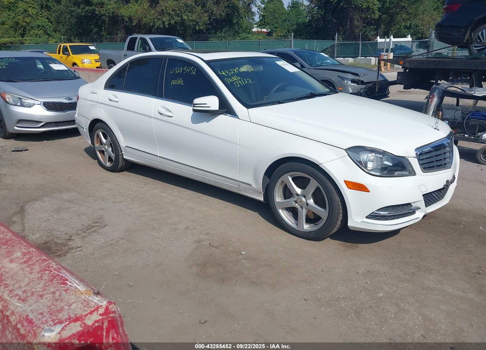 2014 MERCEDES-BENZ C 300 LUXURY 4MATIC VIN: WDDGF8AB5EA939146