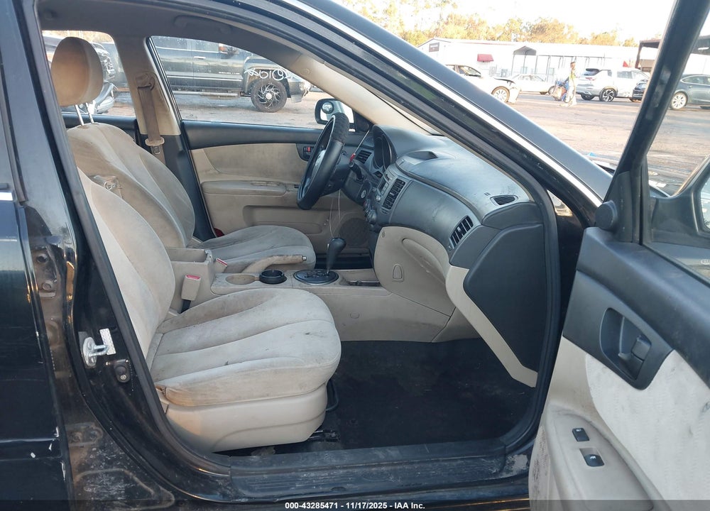 2009 KIA OPTIMA LX VIN: KNAGE228195350233