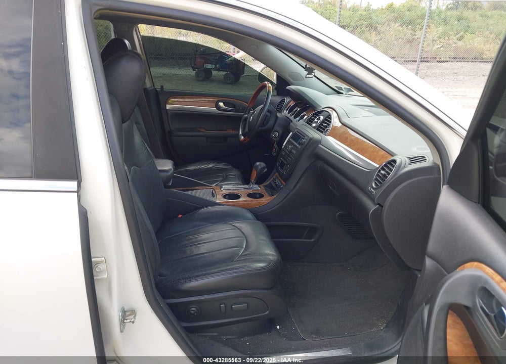 2008 BUICK ENCLAVE CXL VIN: 5GAER23788J245720