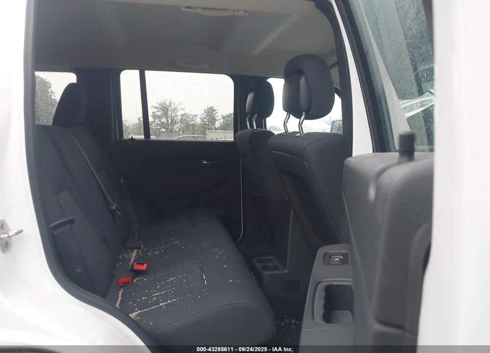 2012 JEEP LIBERTY VIN: 1C4PJMAK5CW137553