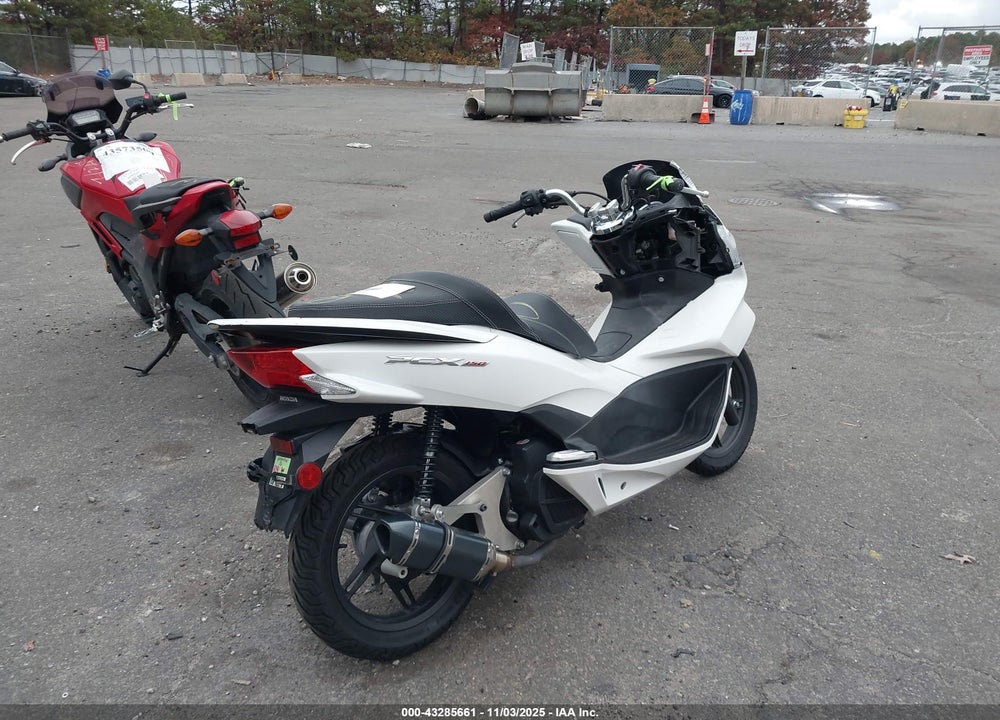 2017 HONDA PCX 150 VIN: RLHKF1805HY200659