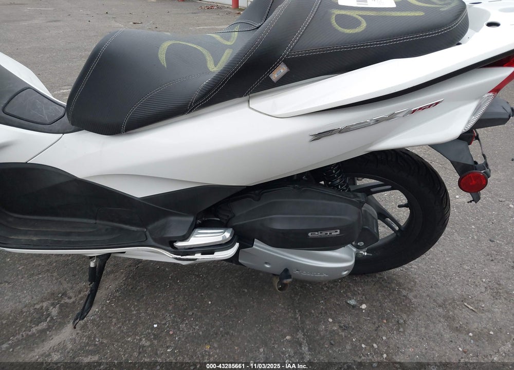 2017 HONDA PCX 150 VIN: RLHKF1805HY200659