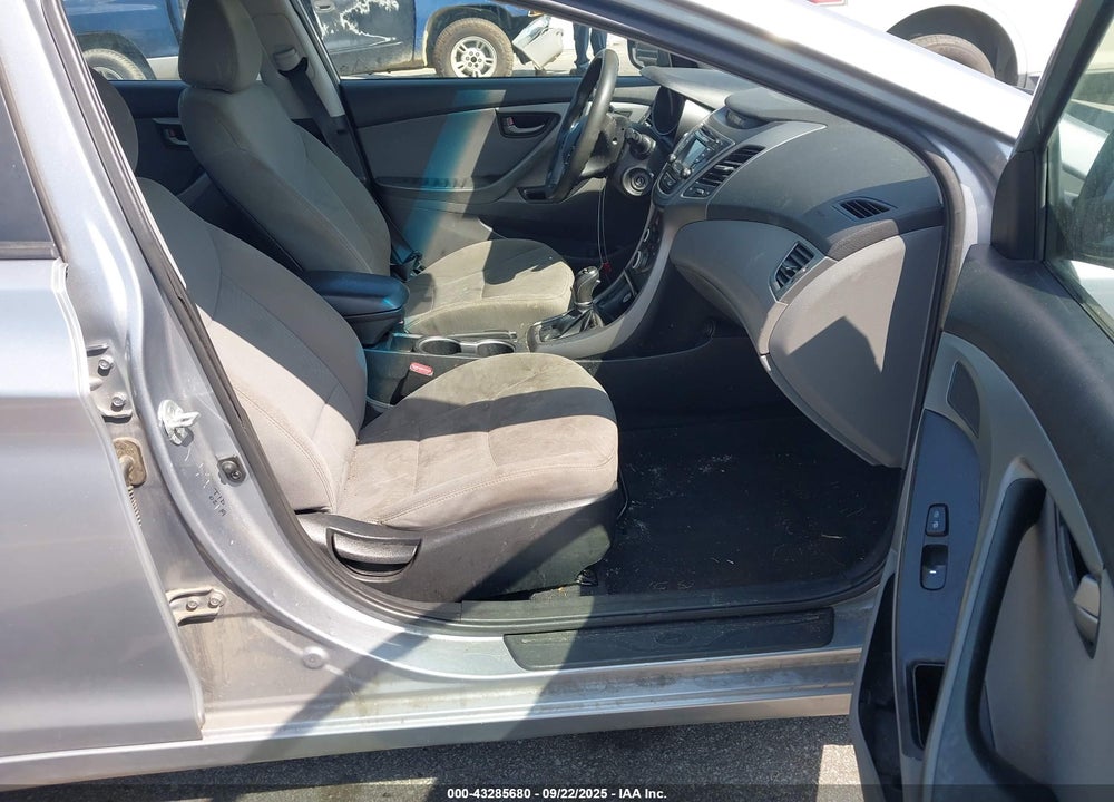 2015 HYUNDAI ELANTRA SE VIN: 5NPDH4AE6FH614302